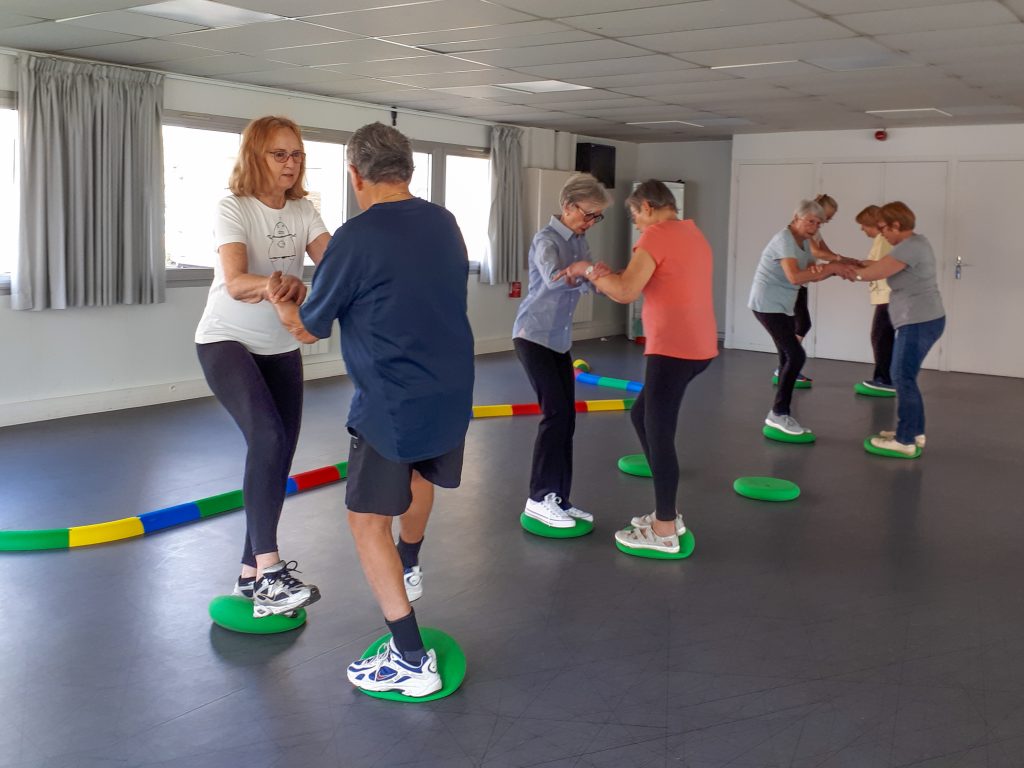 Exercices par deux sur supports instables.